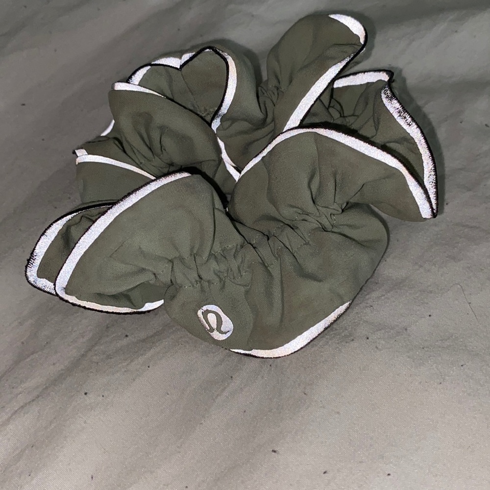 Lululemon Locks Scrunchie